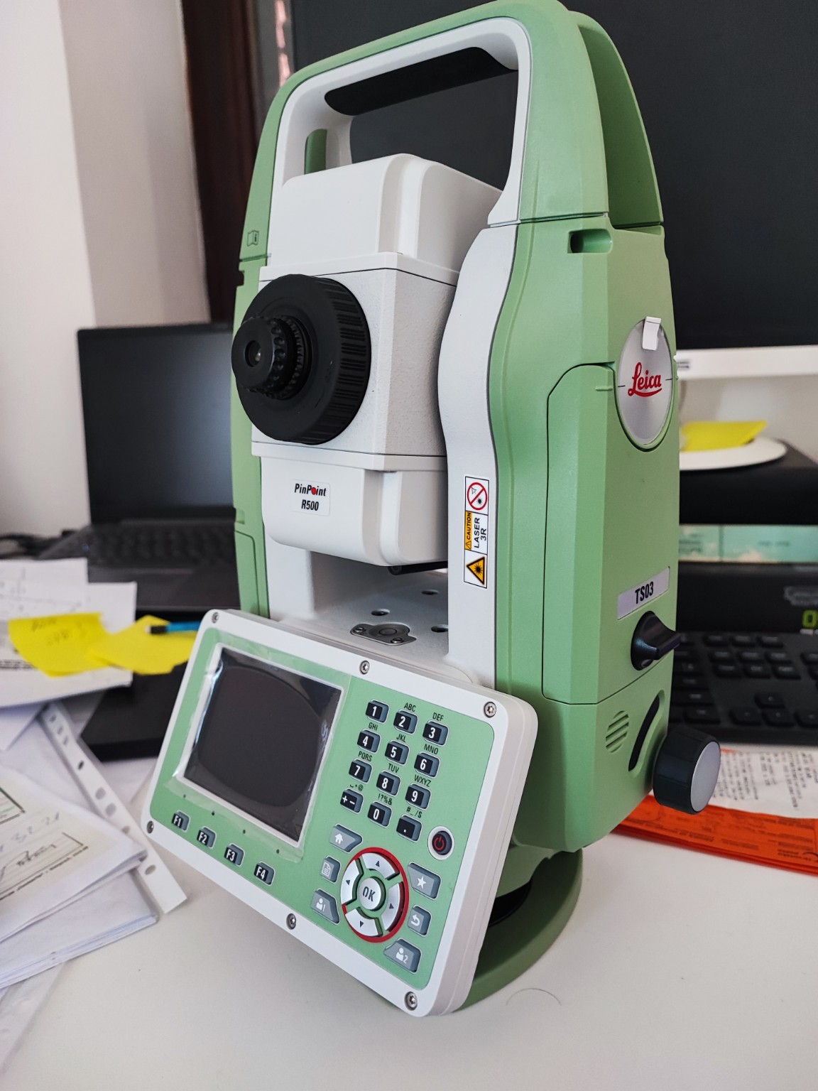 Leica TS03 geodetski instrument